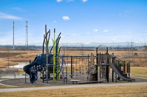 41 Hotchkiss Gardens Se, Calgary, AB - Outdoor With View