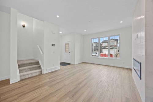 41 Hotchkiss Gardens Se, Calgary, AB - Indoor Photo Showing Other Room