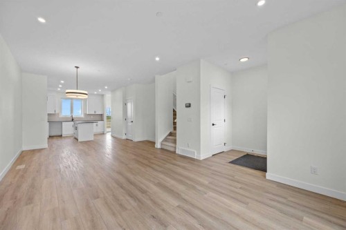 41 Hotchkiss Gardens Se, Calgary, AB - Indoor