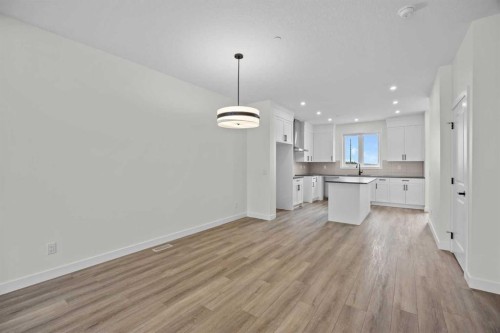 41 Hotchkiss Gardens Se, Calgary, AB - Indoor Photo Showing Kitchen