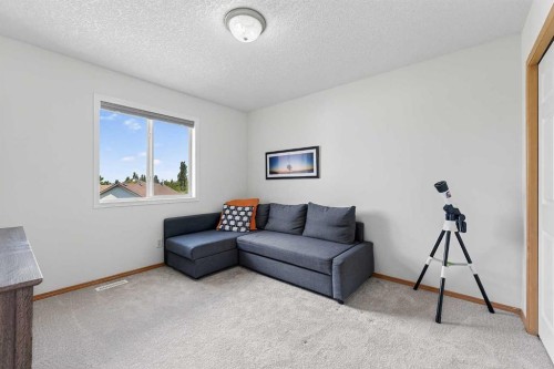 36 Somerside Bay Sw, Calgary, AB 