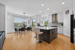 36 Somerside Bay SW Calgary, AB T2Y 4K6