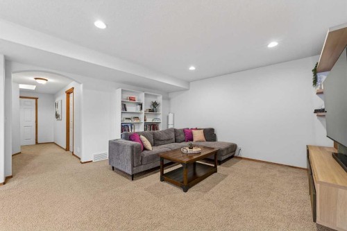 36 Somerside Bay Sw, Calgary, AB 