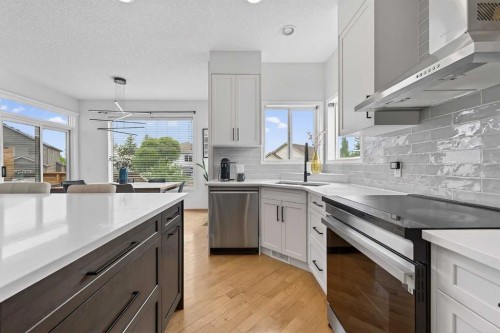 36 Somerside Bay Sw, Calgary, AB 