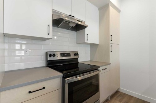 401-24 Rivercrest Drive, Cochrane, AB - Indoor Photo Showing Kitchen