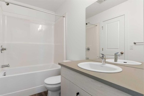 401-24 Rivercrest Drive, Cochrane, AB - Indoor Photo Showing Bathroom