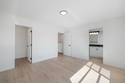 260 Belmont Boulevard Sw, Calgary, AB - Indoor Photo Showing Other Room