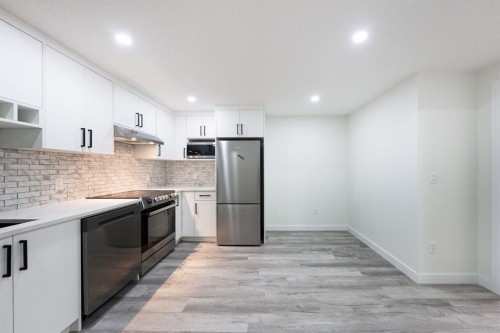 260 Belmont Boulevard Sw, Calgary, AB - Indoor Photo Showing Kitchen With Stainless Steel Kitchen With Upgraded Kitchen