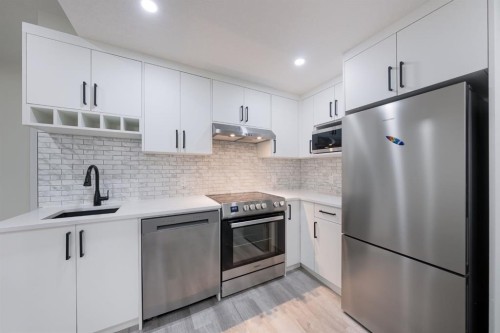 260 Belmont Boulevard Sw, Calgary, AB - Indoor Photo Showing Kitchen With Stainless Steel Kitchen With Upgraded Kitchen