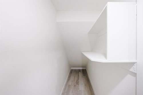 260 Belmont Boulevard Sw, Calgary, AB - Indoor Photo Showing Other Room