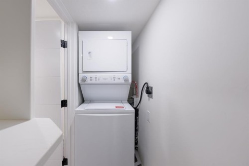 260 Belmont Boulevard Sw, Calgary, AB - Indoor Photo Showing Laundry Room
