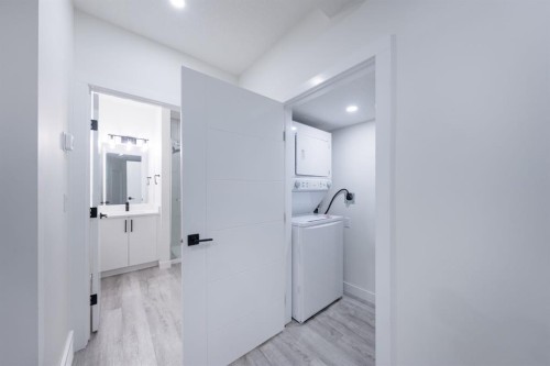 260 Belmont Boulevard Sw, Calgary, AB - Indoor Photo Showing Laundry Room