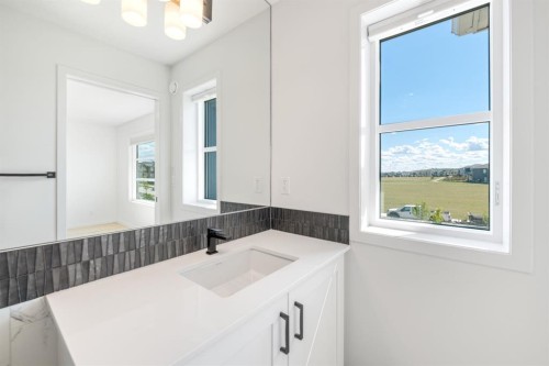 260 Belmont Boulevard Sw, Calgary, AB - Indoor Photo Showing Bathroom