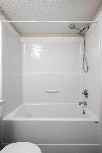 193-300 Marina Drive, Chestermere, AB - Indoor Photo Showing Bathroom