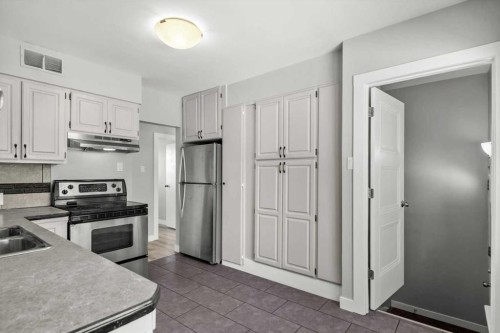 1615 22A Street Nw, Calgary, AB 