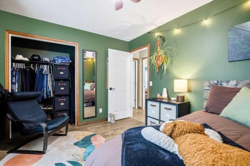723 5 Avenue Sw, High River, AB - Indoor Photo Showing Bedroom