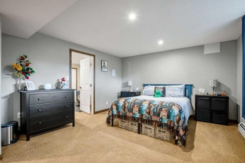 723 5 Avenue Sw, High River, AB - Indoor Photo Showing Bathroom