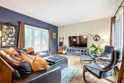 723 5 Avenue Sw, High River, AB - Indoor Photo Showing Living Room