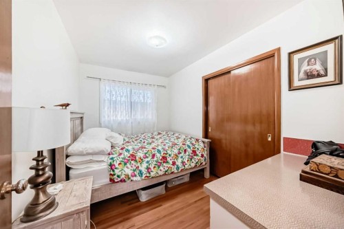 3604 Parkhill Street Sw, Calgary, AB - Indoor Photo Showing Bedroom