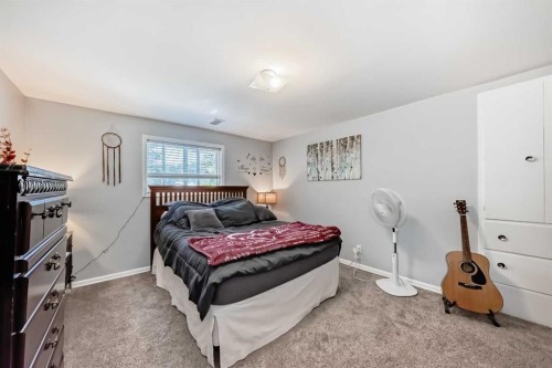 3604 Parkhill Street Sw, Calgary, AB - Indoor Photo Showing Bedroom
