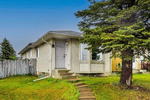 133 Martinglen Way Ne, Calgary, AB - Outdoor