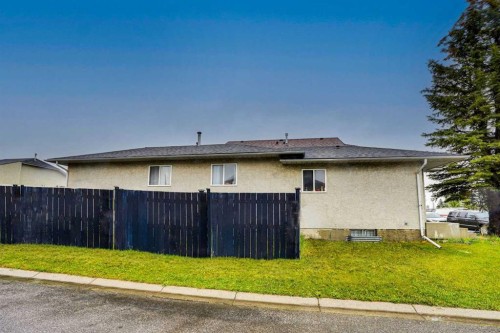 133 Martinglen Way Ne, Calgary, AB - Outdoor