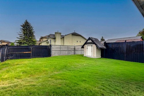 133 Martinglen Way Ne, Calgary, AB - Outdoor