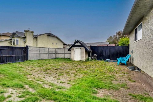 133 Martinglen Way Ne, Calgary, AB - Outdoor