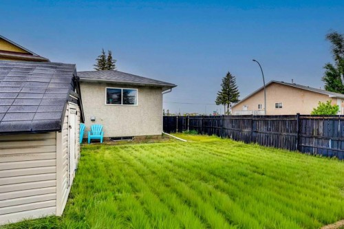133 Martinglen Way Ne, Calgary, AB - Outdoor