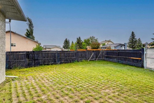 133 Martinglen Way Ne, Calgary, AB - Outdoor