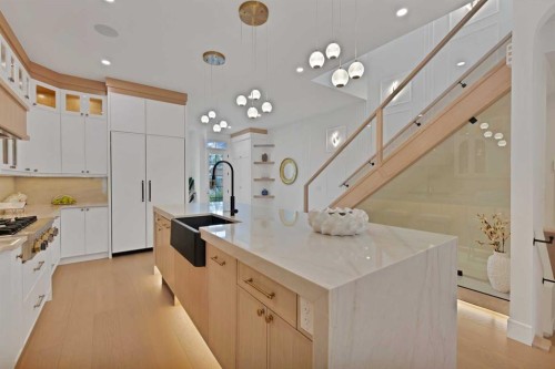 2221 Halifax Crescent Nw, Calgary, AB - Indoor Photo Showing Kitchen With Upgraded Kitchen
