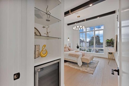 2221 Halifax Crescent Nw, Calgary, AB - Indoor