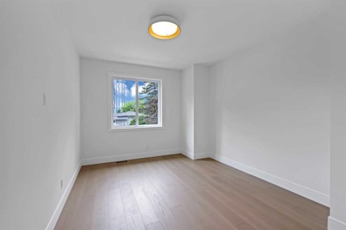 2221 Halifax Crescent Nw, Calgary, AB - Indoor Photo Showing Other Room
