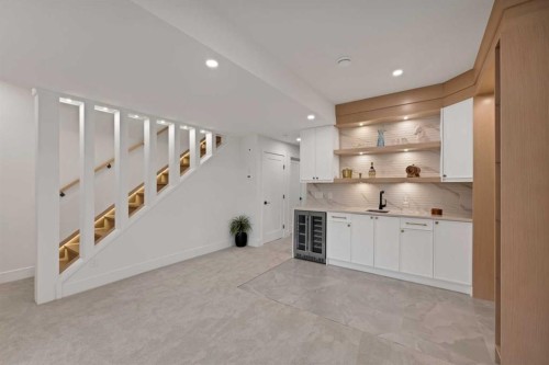 2221 Halifax Crescent Nw, Calgary, AB - Indoor