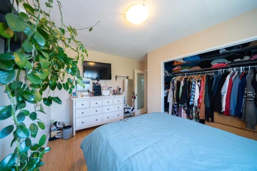 4627 29 Avenue Nw, Calgary, AB - Indoor Photo Showing Bedroom