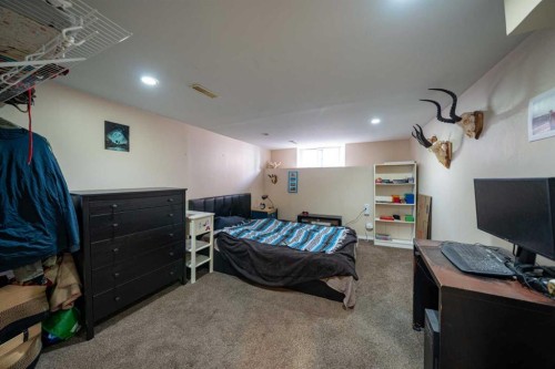 4627 29 Avenue Nw, Calgary, AB - Indoor Photo Showing Bedroom