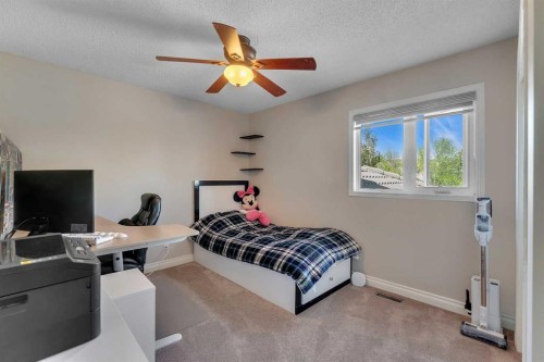 33 Edgevalley Way Nw, Calgary, AB 