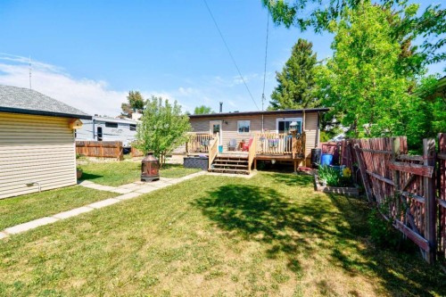 517 55 Avenue West, Claresholm, AB - Outdoor With Deck Patio Veranda