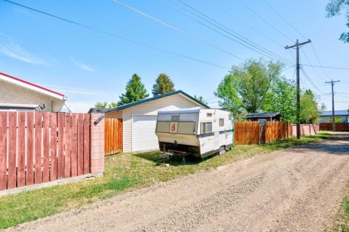 517 55 Avenue West, Claresholm, AB - Outdoor