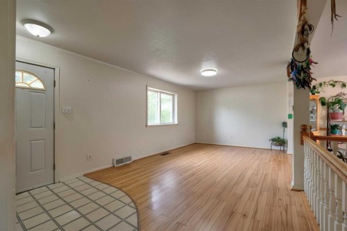 517 55 Avenue West, Claresholm, AB - Indoor Photo Showing Other Room