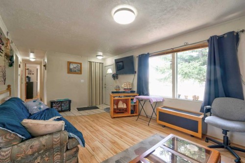 517 55 Avenue West, Claresholm, AB - Indoor Photo Showing Living Room