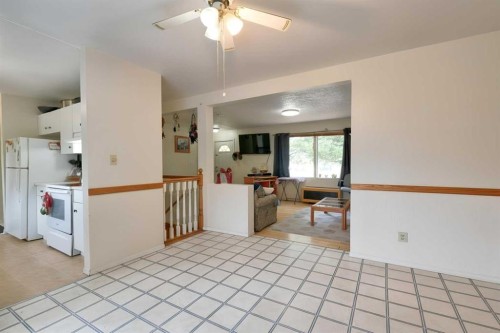 517 55 Avenue West, Claresholm, AB - Indoor Photo Showing Kitchen