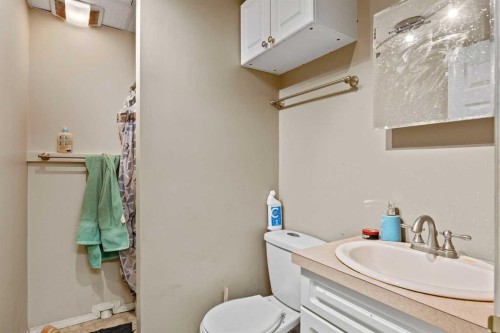 78 Tarington Place Ne, Calgary, AB - Indoor Photo Showing Bathroom