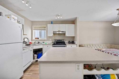 78 Tarington Place Ne, Calgary, AB - Indoor Photo Showing Kitchen