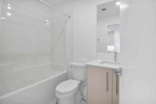 1314-6 Merganger Drive West, Chestermere, AB - Indoor Photo Showing Bathroom
