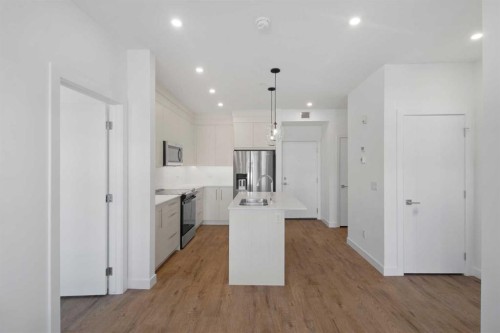 1314-6 Merganger Drive West, Chestermere, AB - Indoor Photo Showing Kitchen With Stainless Steel Kitchen With Upgraded Kitchen
