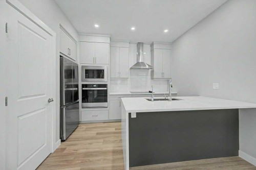 142 Sovereign Common Sw, Calgary, AB - Indoor Photo Showing Kitchen With Upgraded Kitchen