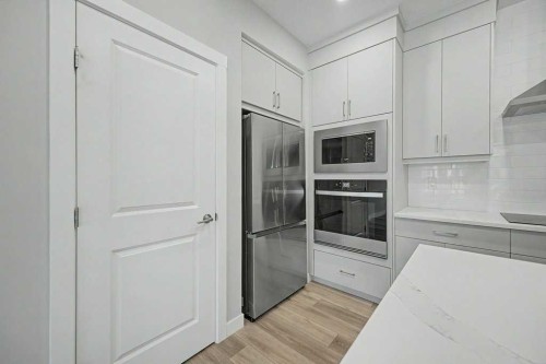 142 Sovereign Common Sw, Calgary, AB - Indoor Photo Showing Kitchen