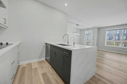 142 Sovereign Common Sw, Calgary, AB - Indoor Photo Showing Kitchen