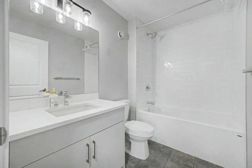 142 Sovereign Common Sw, Calgary, AB - Indoor Photo Showing Bathroom